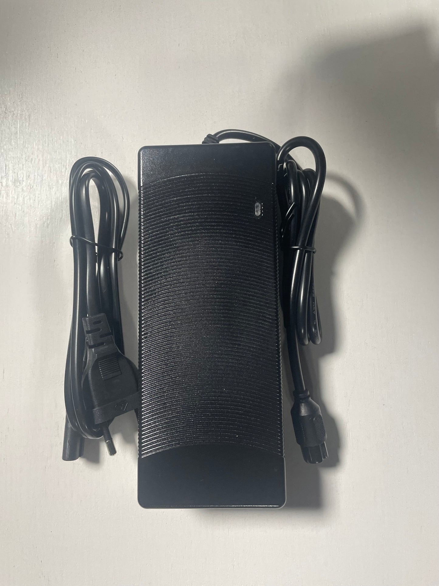 V20 lader